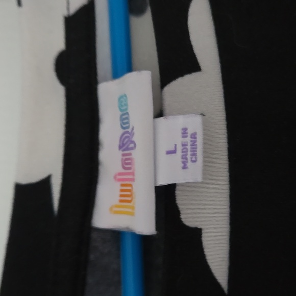 Black and White Floral Long Sleeve NORA Top- LulaRoe- Large - Picture 2 of 9